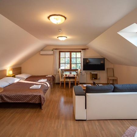 Apartman A Ubytovani U Machu ميكولوف المظهر الخارجي الصورة