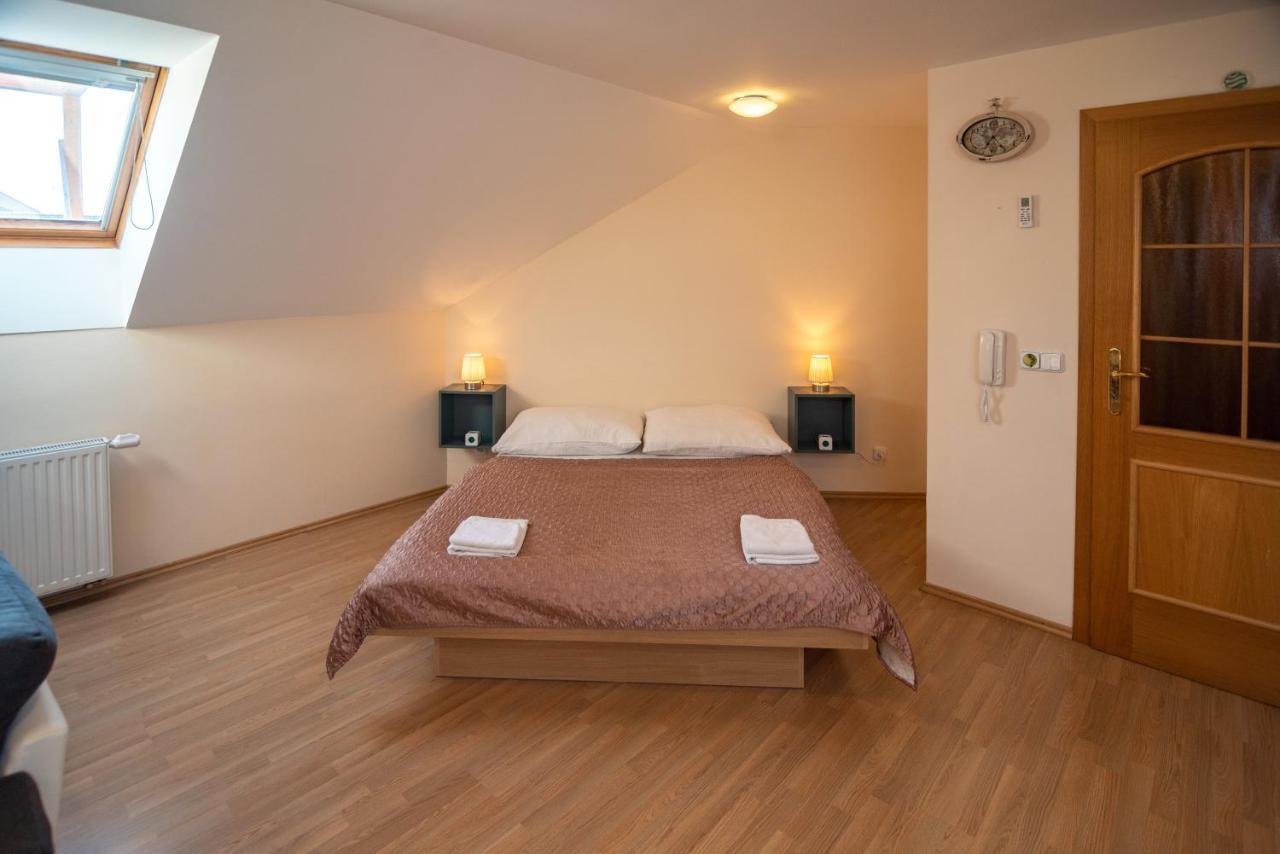 Apartman A Ubytovani U Machu ميكولوف المظهر الخارجي الصورة