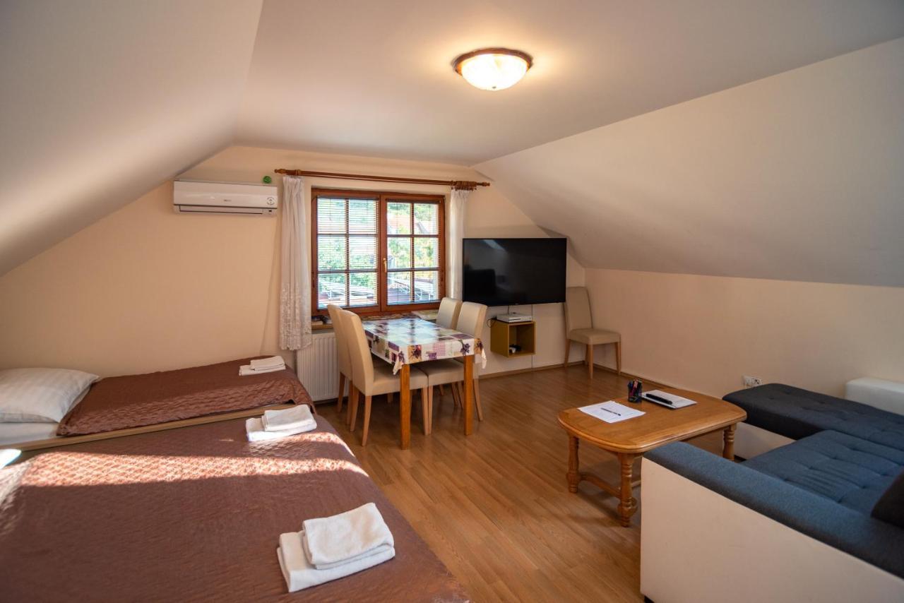 Apartman A Ubytovani U Machu ميكولوف المظهر الخارجي الصورة
