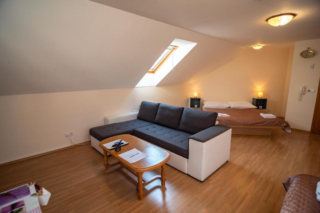 Apartman A Ubytovani U Machu ميكولوف المظهر الخارجي الصورة